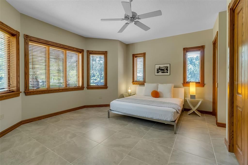 For Sale: $5,495,000 (3 beds, 2 baths, 2960 Square Feet)