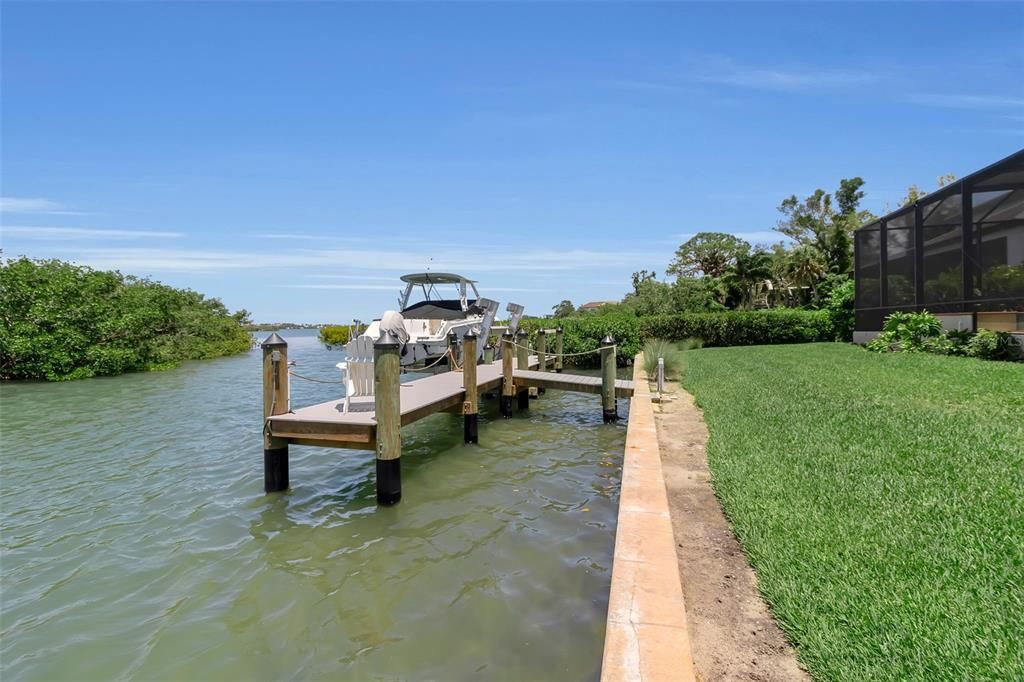 For Sale: $5,495,000 (3 beds, 2 baths, 2960 Square Feet)
