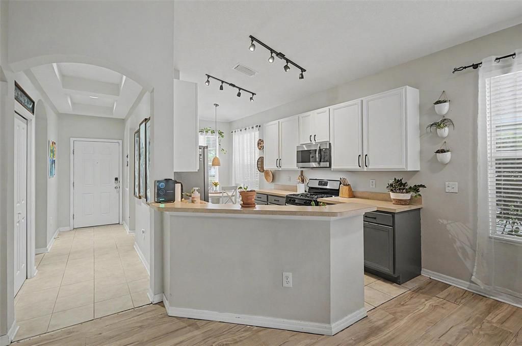 For Sale: $315,000 (2 beds, 2 baths, 1431 Square Feet)