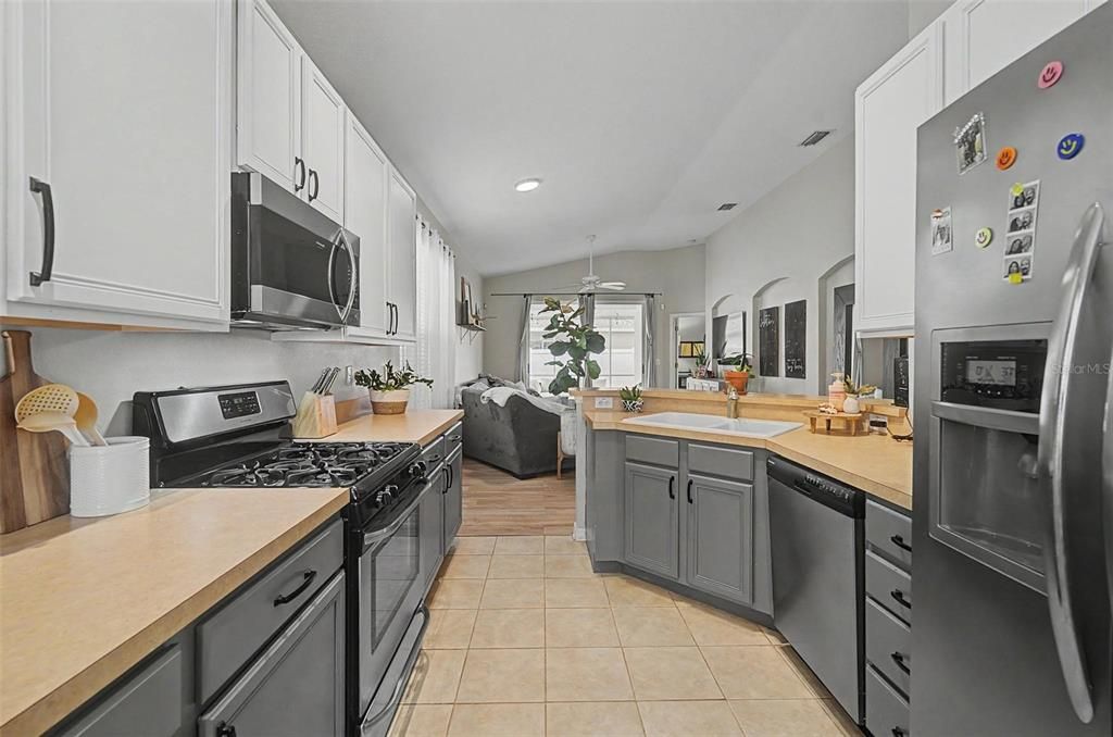 For Sale: $315,000 (2 beds, 2 baths, 1431 Square Feet)