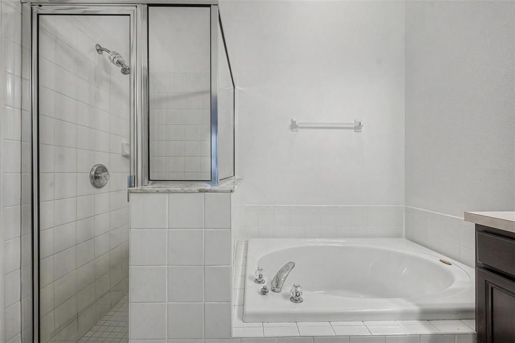 For Sale: $315,000 (2 beds, 2 baths, 1431 Square Feet)