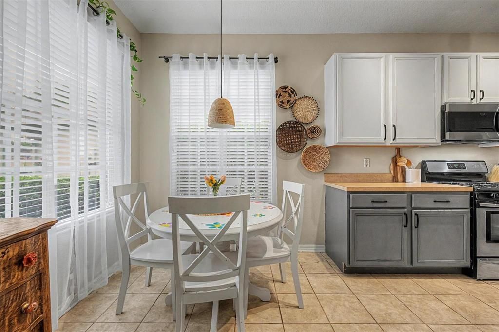For Sale: $315,000 (2 beds, 2 baths, 1431 Square Feet)