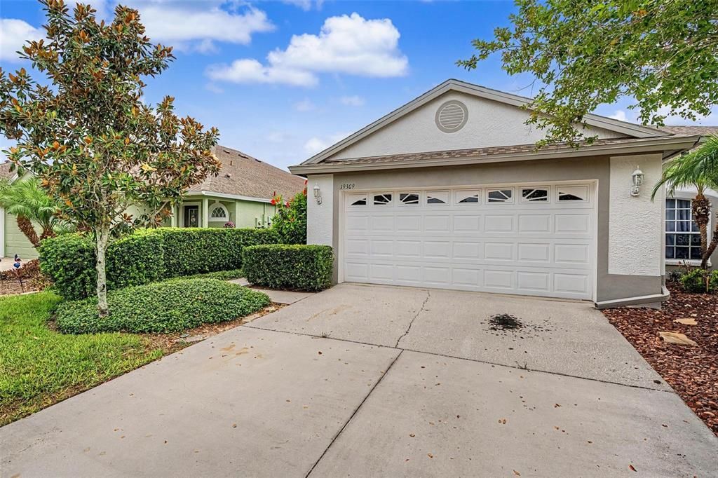 For Sale: $315,000 (2 beds, 2 baths, 1431 Square Feet)