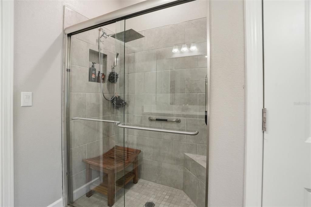 En Venta: $410,000 (2 camas, 2 baños, 1968 Pies cuadrados)