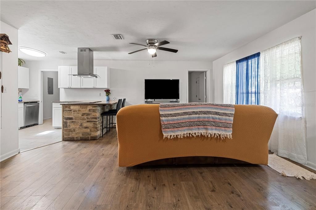 For Sale: $237,500 (4 beds, 2 baths, 1314 Square Feet)