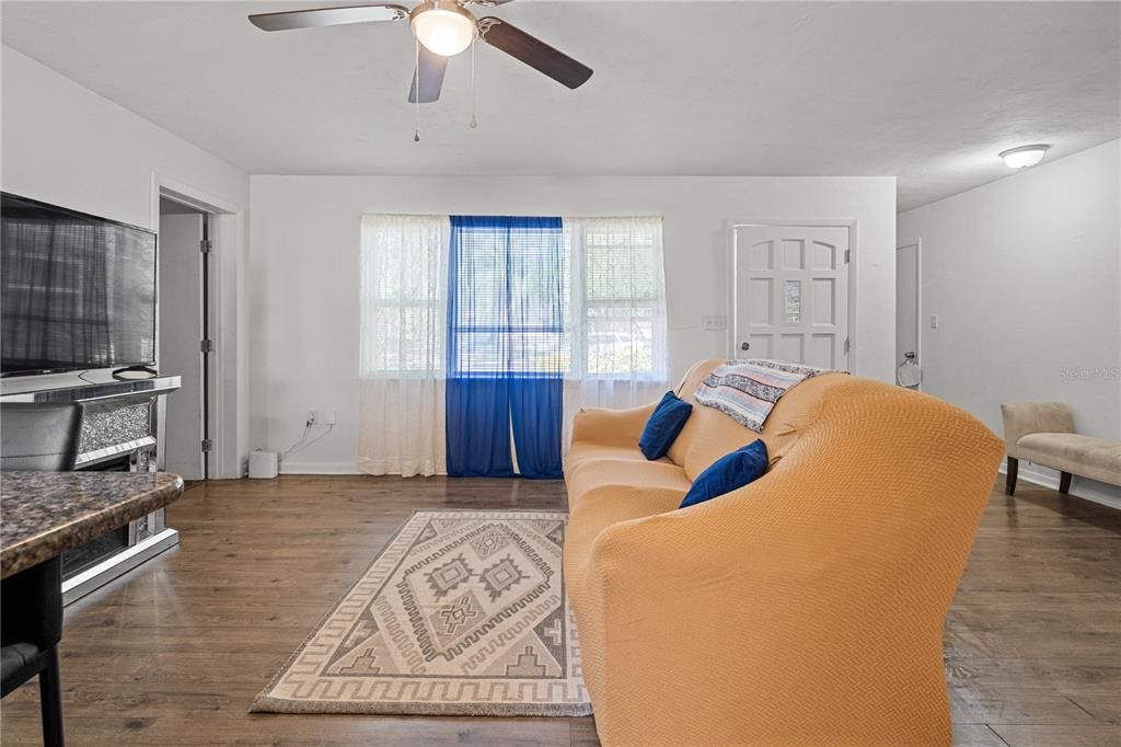 For Sale: $237,500 (4 beds, 2 baths, 1314 Square Feet)