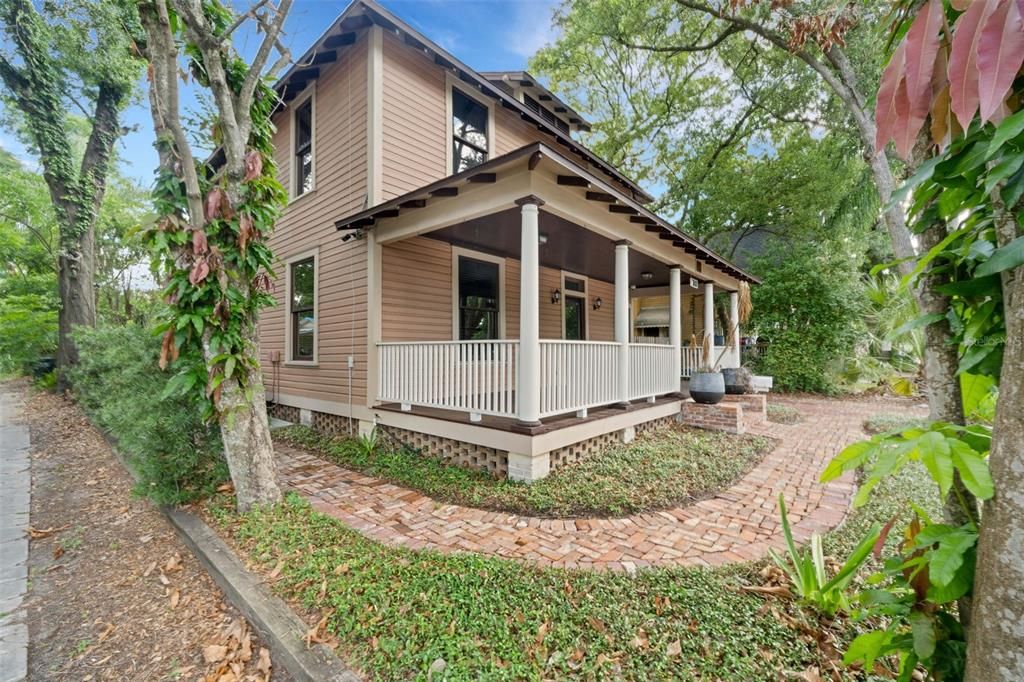 合同活跃: $449,900 (3 贝兹, 1 浴室, 1650 平方英尺)