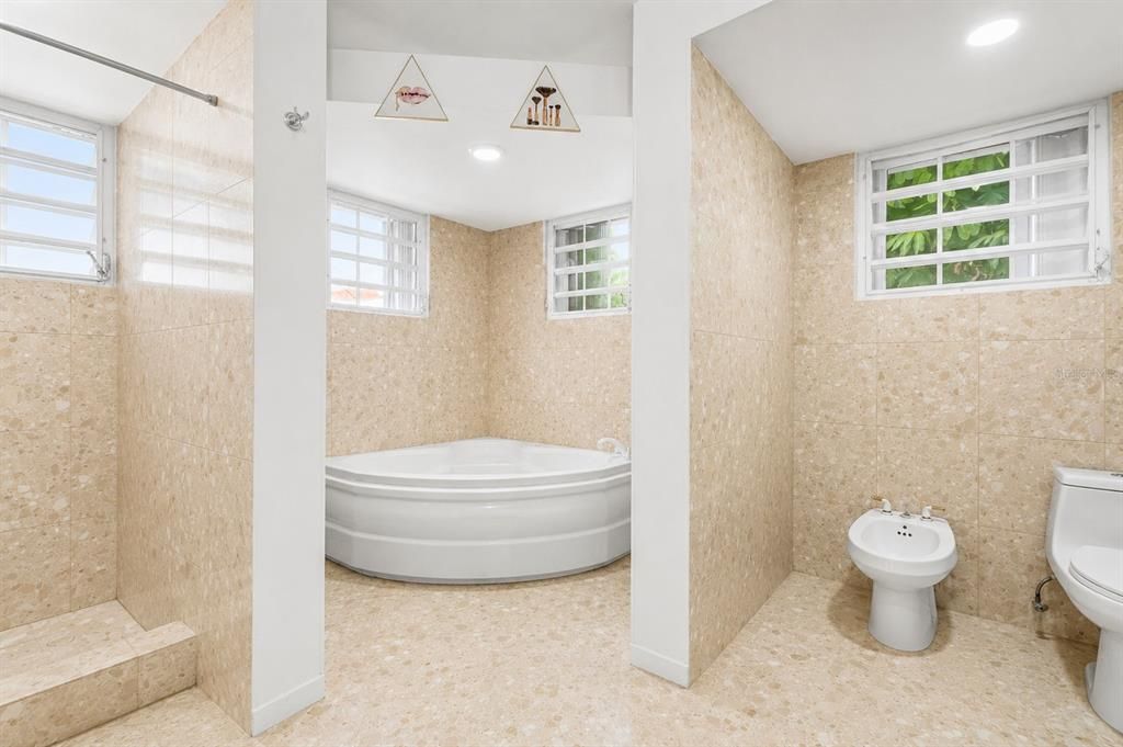 En Venta: $1,996,000 (4 camas, 5 baños, 3995 Pies cuadrados)