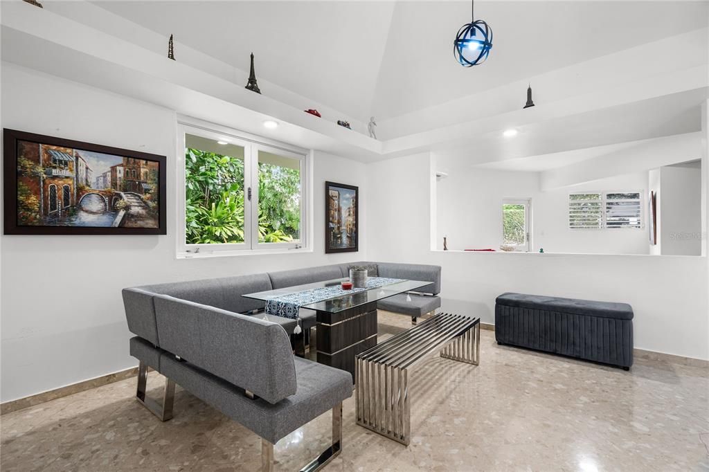 En Venta: $1,996,000 (4 camas, 5 baños, 3995 Pies cuadrados)