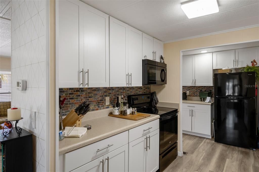 На продажу: $159,900 (2 спален, 2 ванн, 1211 Квадратных фут)