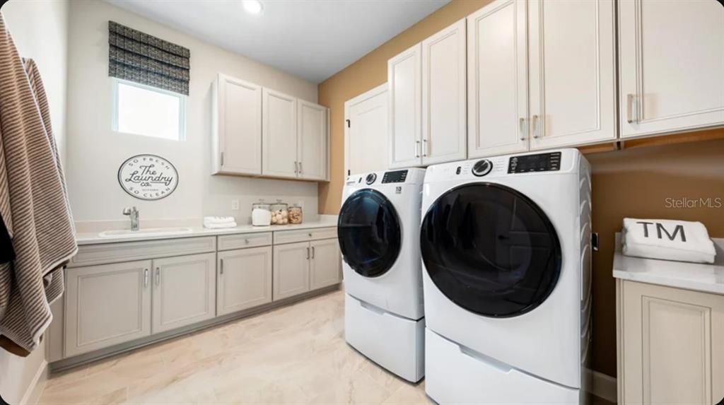 For Sale: $1,347,729 (3 beds, 3 baths, 2833 Square Feet)