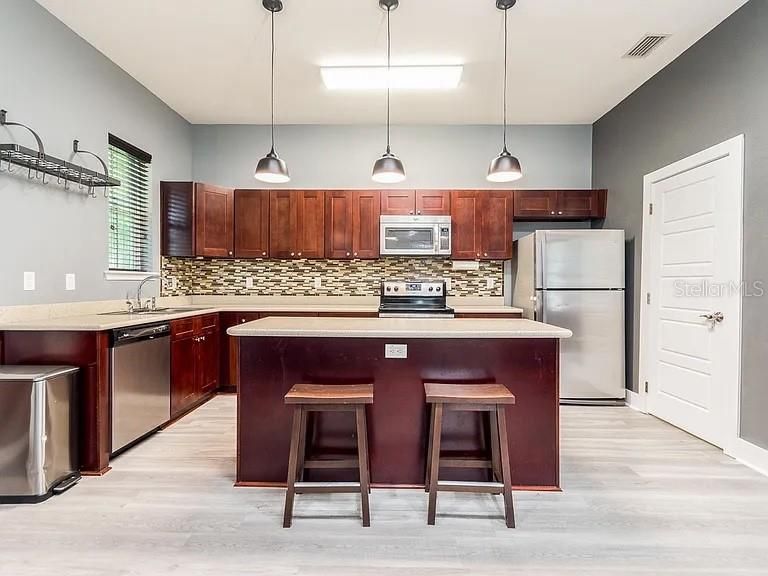 For Rent: $2,300 (3 beds, 2 baths, 1318 Square Feet)