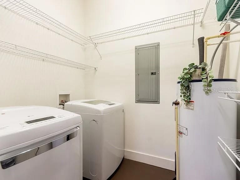 For Rent: $2,300 (3 beds, 2 baths, 1318 Square Feet)