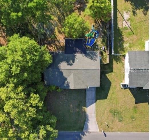 For Sale: $200,000 (2 beds, 1 baths, 936 Square Feet)