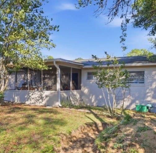 For Sale: $200,000 (2 beds, 1 baths, 936 Square Feet)