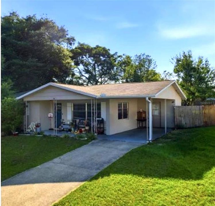 For Sale: $200,000 (2 beds, 1 baths, 936 Square Feet)