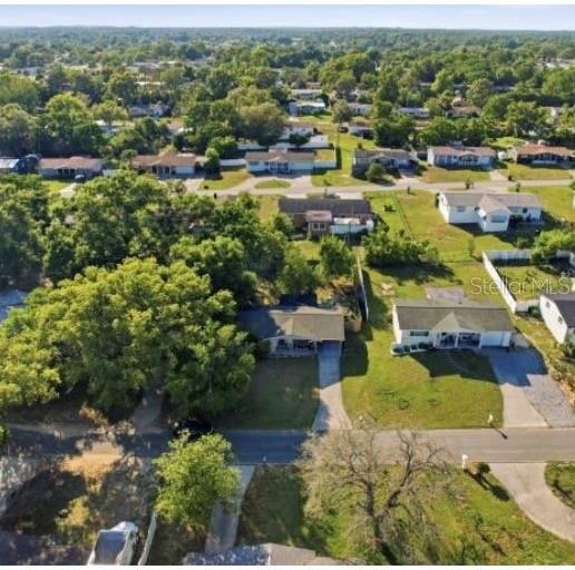 For Sale: $200,000 (2 beds, 1 baths, 936 Square Feet)