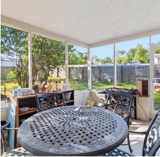 For Sale: $200,000 (2 beds, 1 baths, 936 Square Feet)