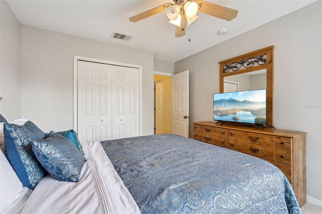For Sale: $255,000 (3 beds, 2 baths, 1291 Square Feet)