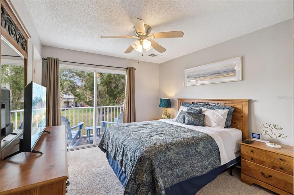 For Sale: $255,000 (3 beds, 2 baths, 1291 Square Feet)