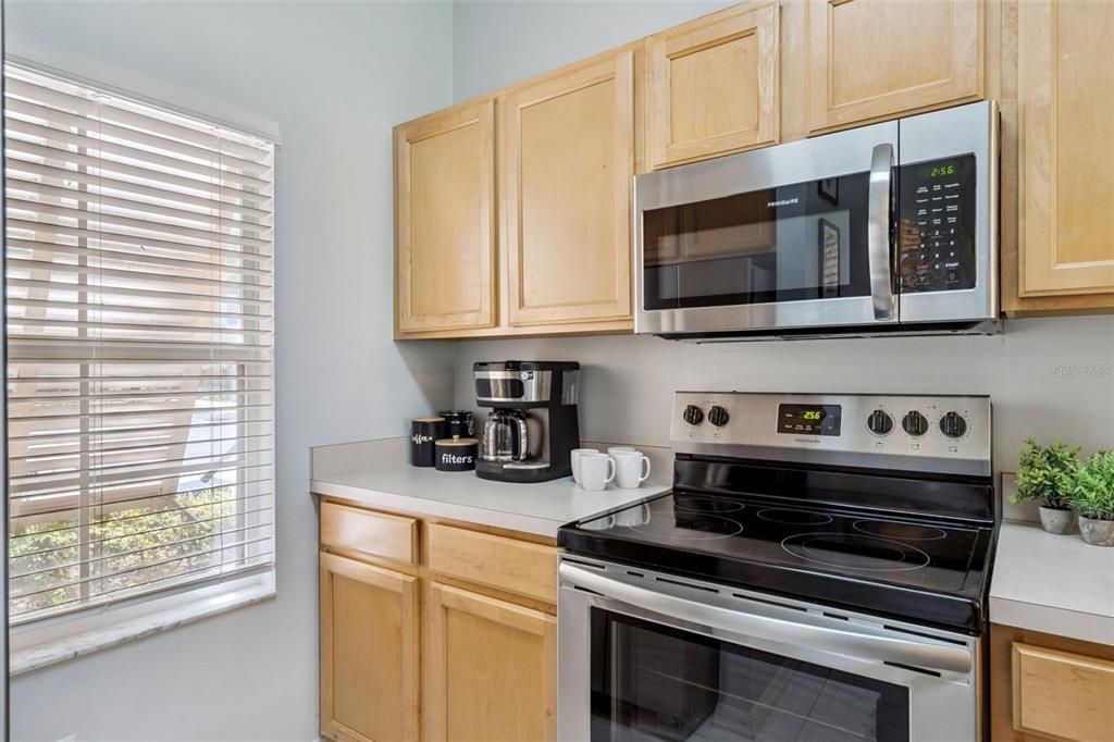 For Sale: $255,000 (3 beds, 2 baths, 1291 Square Feet)
