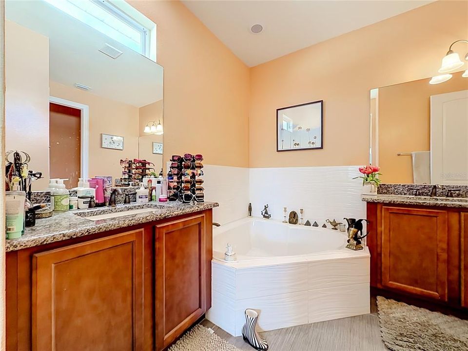 For Sale: $325,000 (3 beds, 2 baths, 1588 Square Feet)
