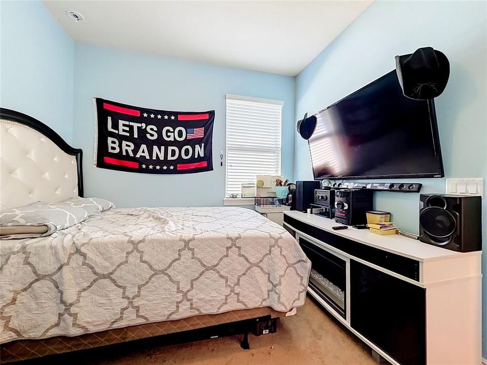 For Sale: $325,000 (3 beds, 2 baths, 1588 Square Feet)