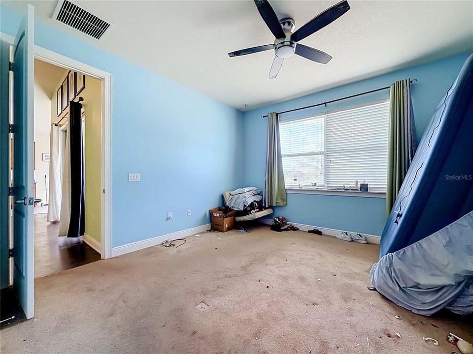 For Sale: $325,000 (3 beds, 2 baths, 1588 Square Feet)