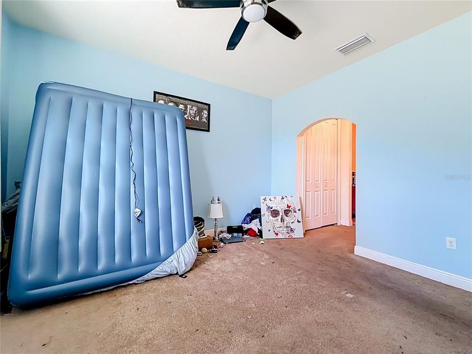 For Sale: $325,000 (3 beds, 2 baths, 1588 Square Feet)