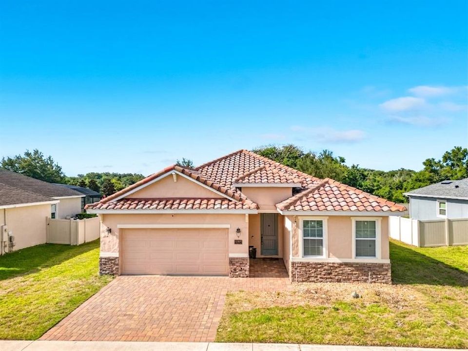 For Sale: $318,000 (3 beds, 2 baths, 1588 Square Feet)
