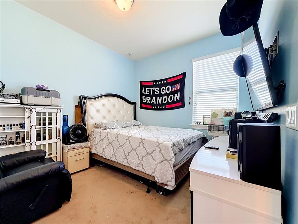 For Sale: $325,000 (3 beds, 2 baths, 1588 Square Feet)