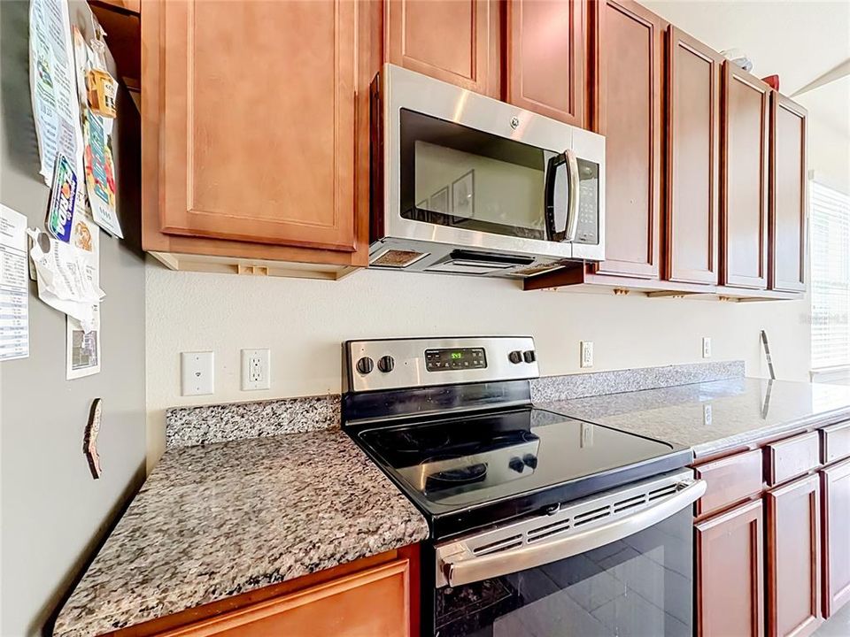 For Sale: $325,000 (3 beds, 2 baths, 1588 Square Feet)