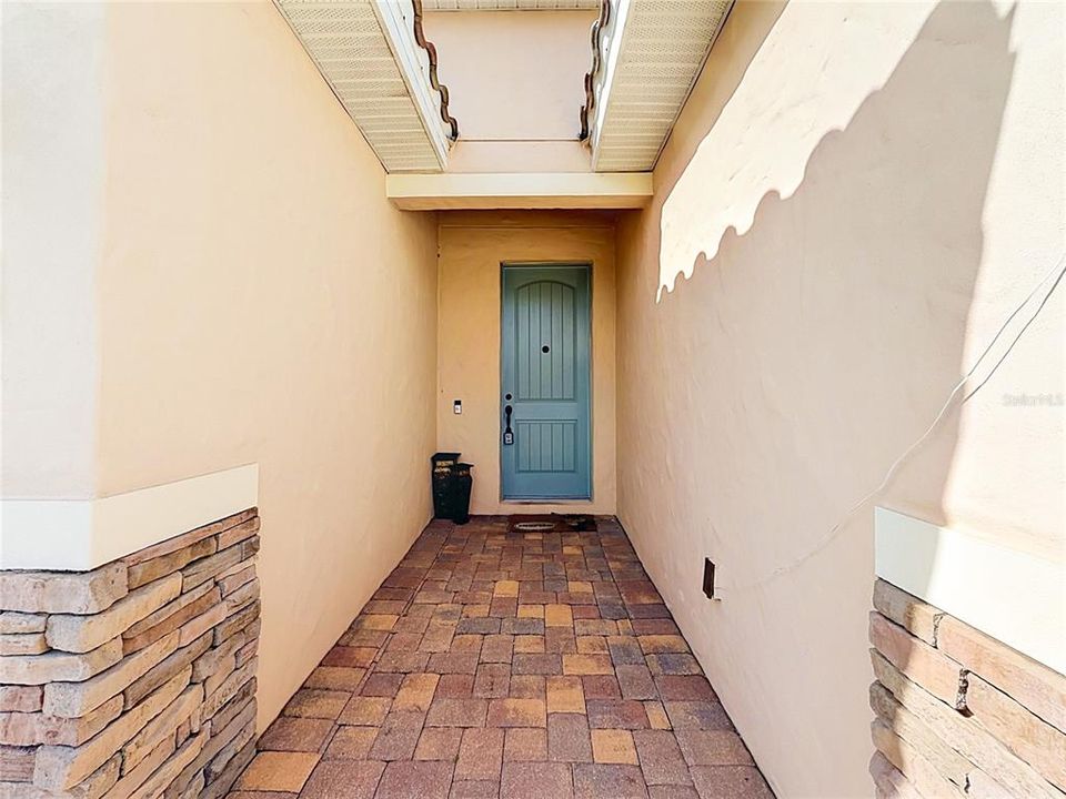 For Sale: $325,000 (3 beds, 2 baths, 1588 Square Feet)