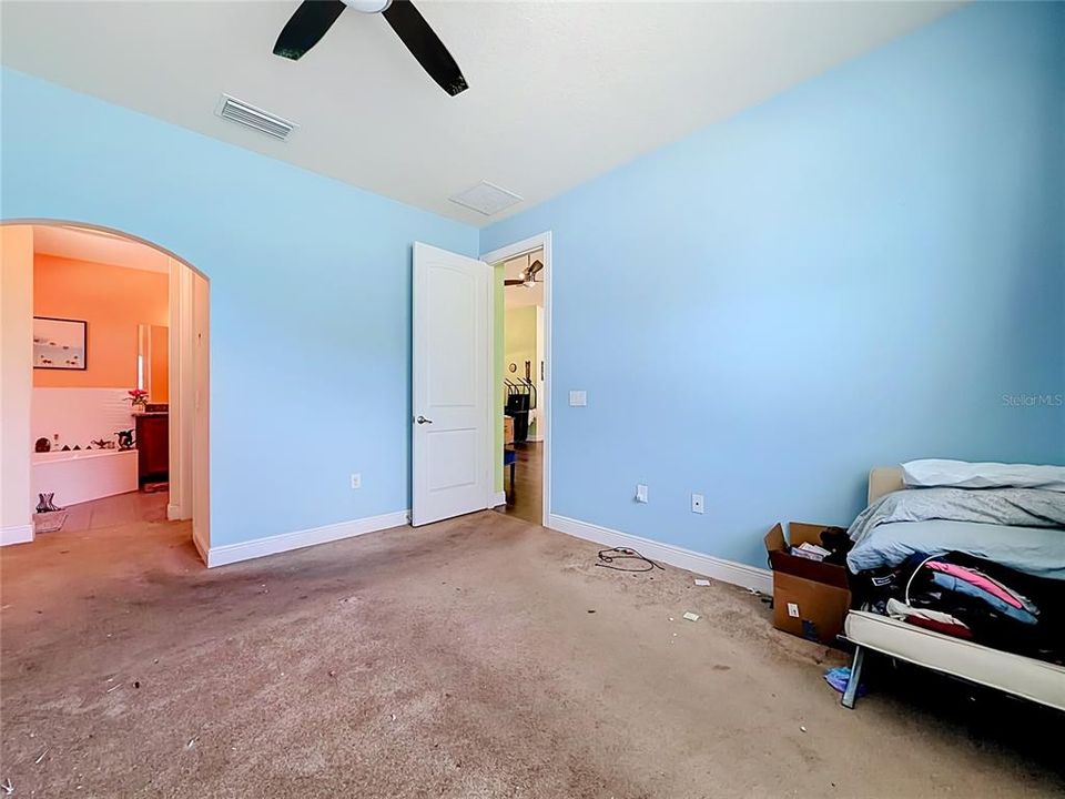 For Sale: $325,000 (3 beds, 2 baths, 1588 Square Feet)