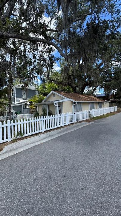 En Venta: $225,000 (2 camas, 1 baños, 824 Pies cuadrados)