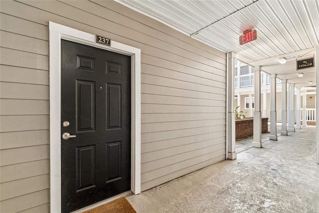 For Sale: $374,999 (1 beds, 1 baths, 673 Square Feet)