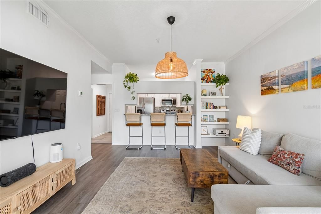For Sale: $374,999 (1 beds, 1 baths, 673 Square Feet)