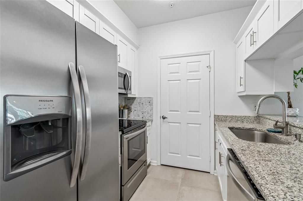 For Sale: $374,999 (1 beds, 1 baths, 673 Square Feet)