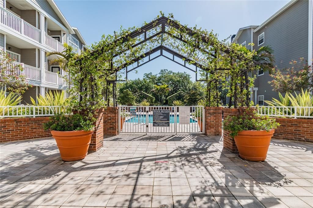 For Sale: $374,999 (1 beds, 1 baths, 673 Square Feet)