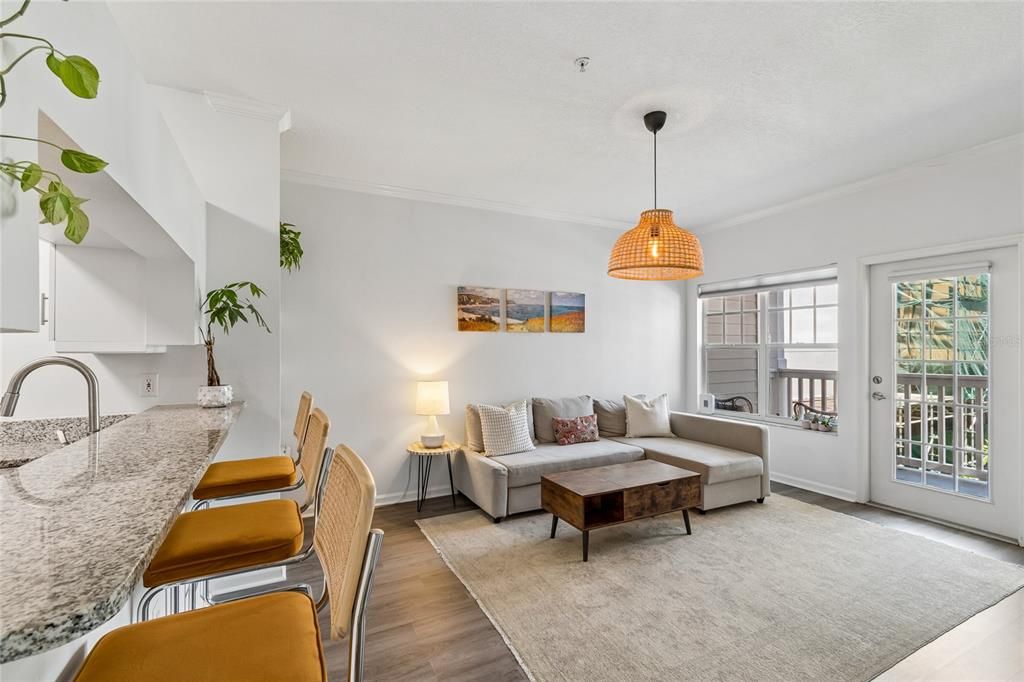 For Sale: $374,999 (1 beds, 1 baths, 673 Square Feet)