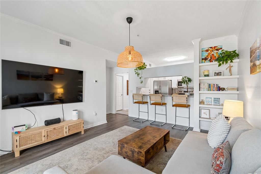 For Sale: $374,999 (1 beds, 1 baths, 673 Square Feet)