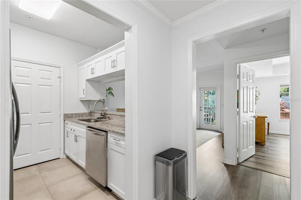For Sale: $374,999 (1 beds, 1 baths, 673 Square Feet)