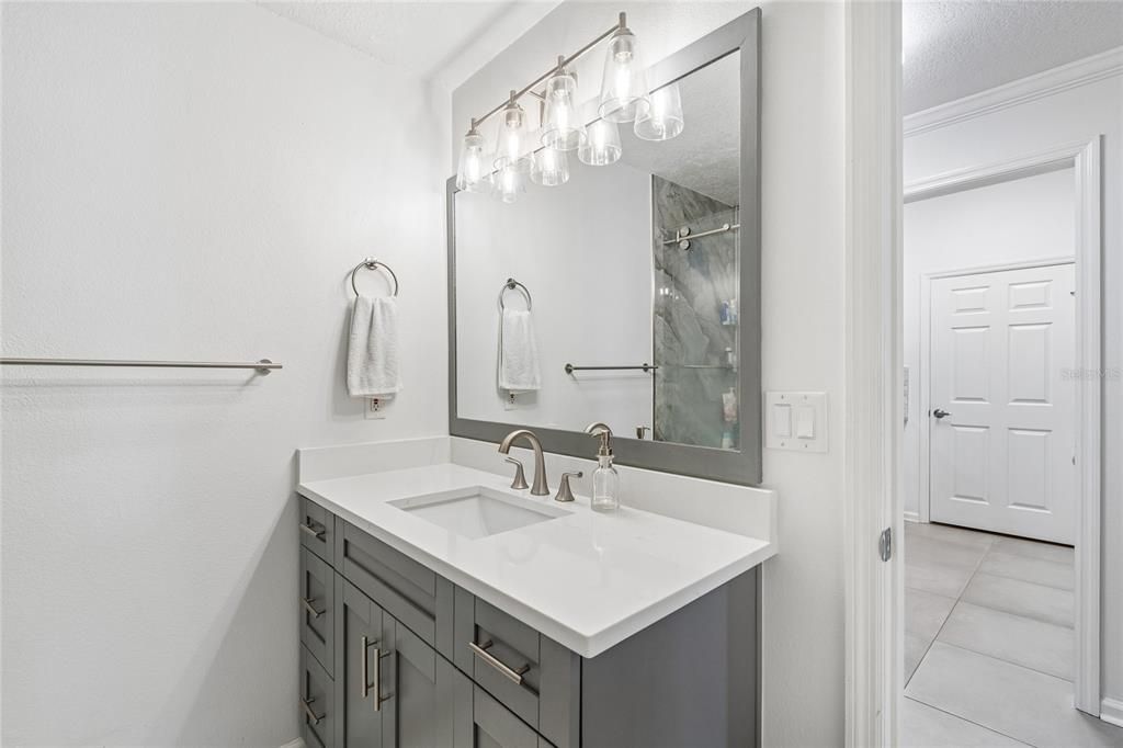 For Sale: $374,999 (1 beds, 1 baths, 673 Square Feet)