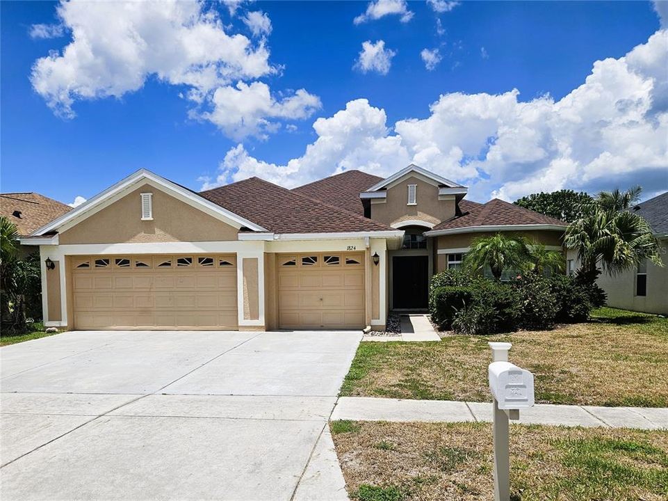 For Rent: $2,500 (4 beds, 2 baths, 2358 Square Feet)
