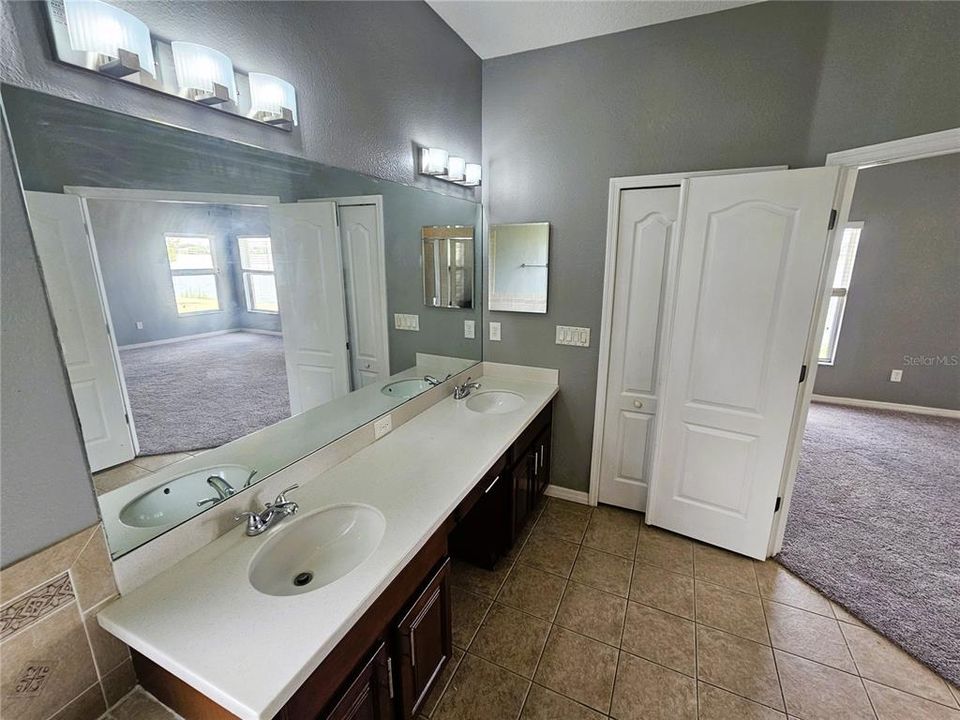 For Rent: $2,500 (4 beds, 2 baths, 2358 Square Feet)