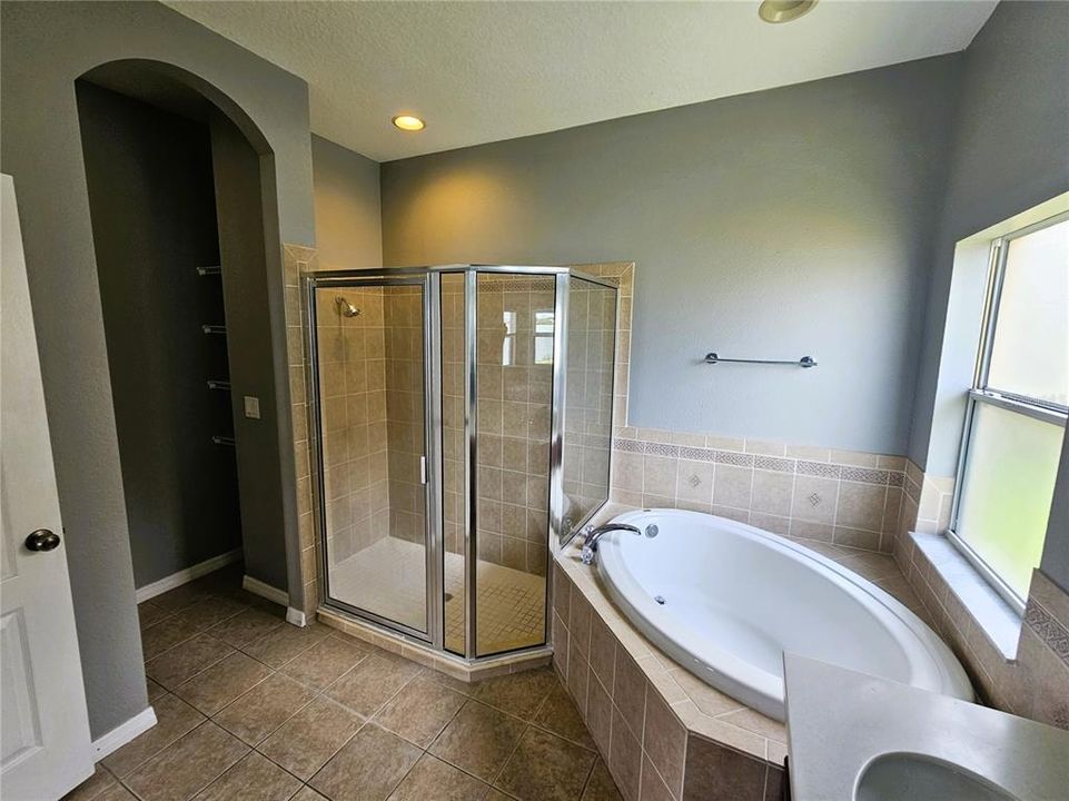 For Rent: $2,500 (4 beds, 2 baths, 2358 Square Feet)