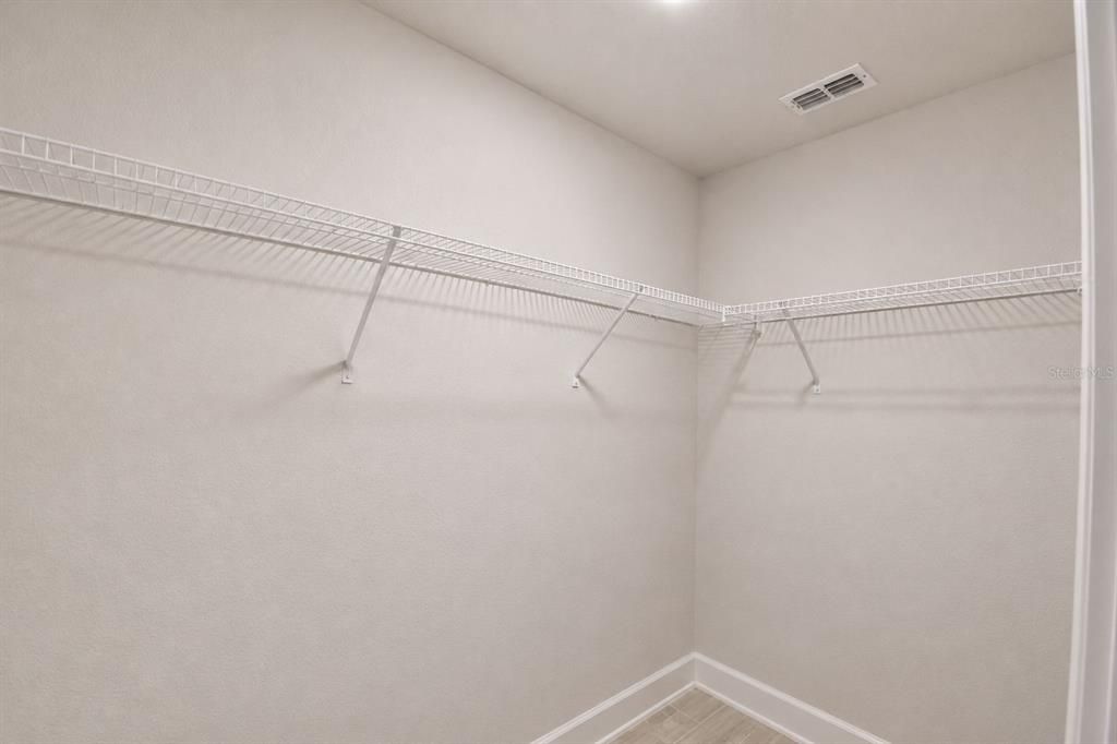En Venta: $472,143 (4 camas, 3 baños, 2200 Pies cuadrados)