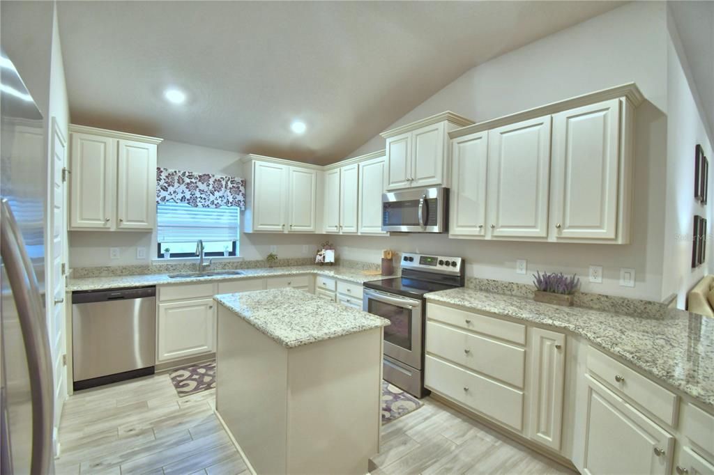 En Venta: $472,143 (4 camas, 3 baños, 2200 Pies cuadrados)