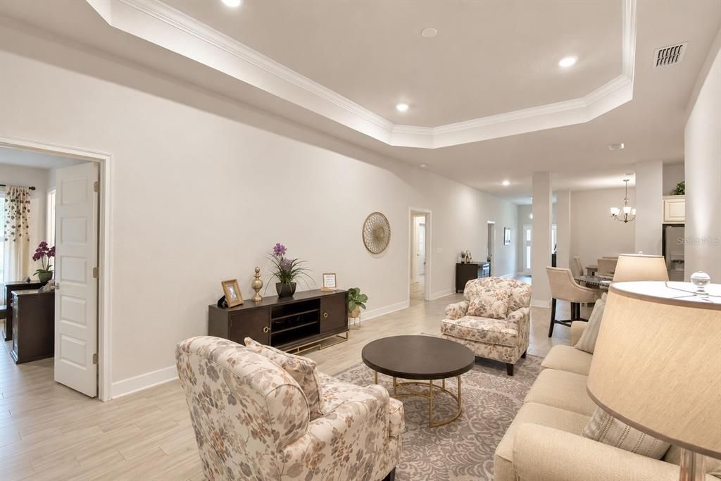 En Venta: $472,143 (4 camas, 3 baños, 2200 Pies cuadrados)