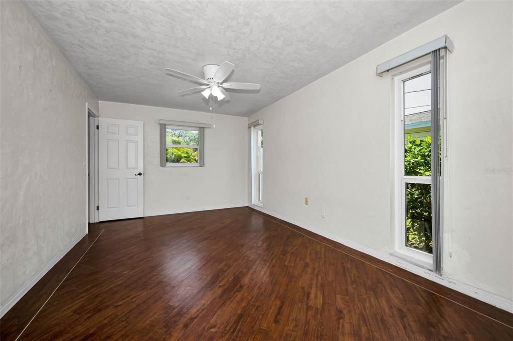 Activo con contrato: $439,500 (3 camas, 2 baños, 1572 Pies cuadrados)